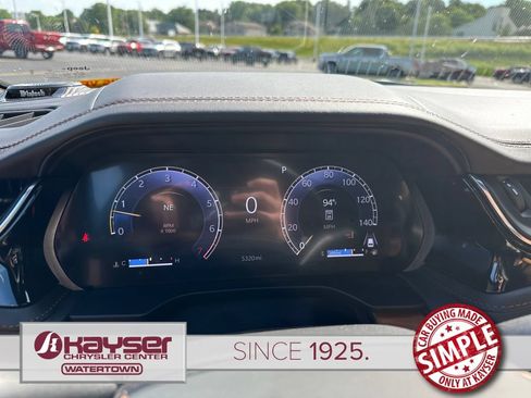 Used 2025 Jeep Grand Cherokee Summit AWD/4WD image 11
