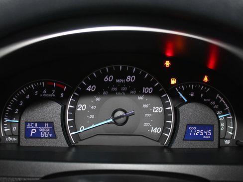 Used 2012 Toyota Camry LE FWD image 11