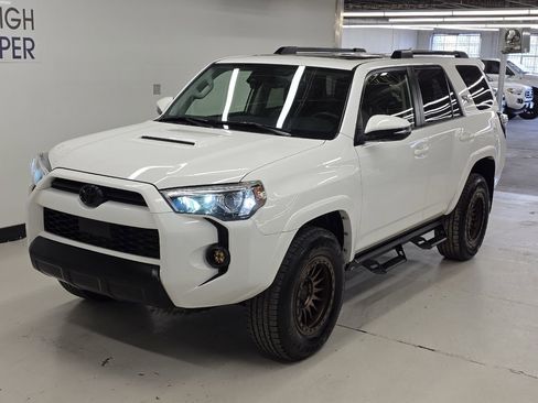 Used 2020 Toyota 4Runner TRD Off-Road Premium w/ Moonroof Package AWD/4WD image 25