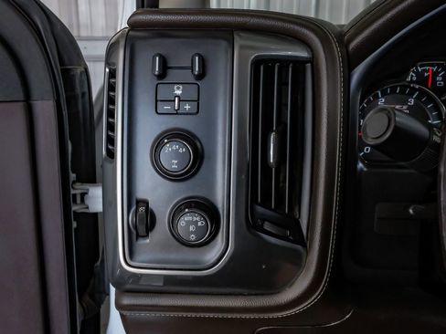 Used 2018 Chevrolet Silverado 2500 LTZ w/ Duramax Plus Package image 27