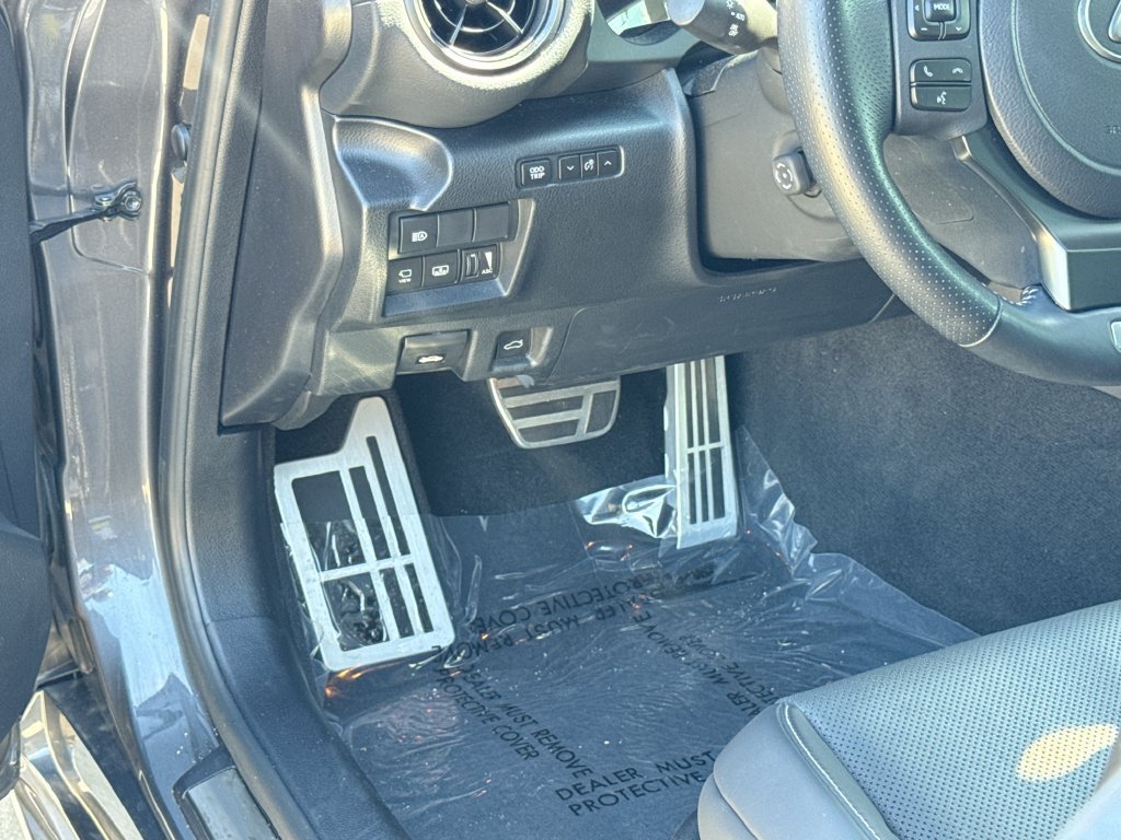 Used 2025 Lexus IS 500 RWD image 17
