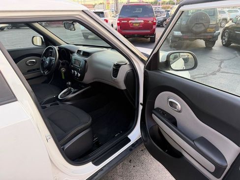 Used 2016 Kia Soul + FWD image 8