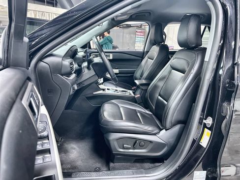 Used 2023 Ford Explorer XLT w/ Equipment Group 202A AWD/4WD image 12