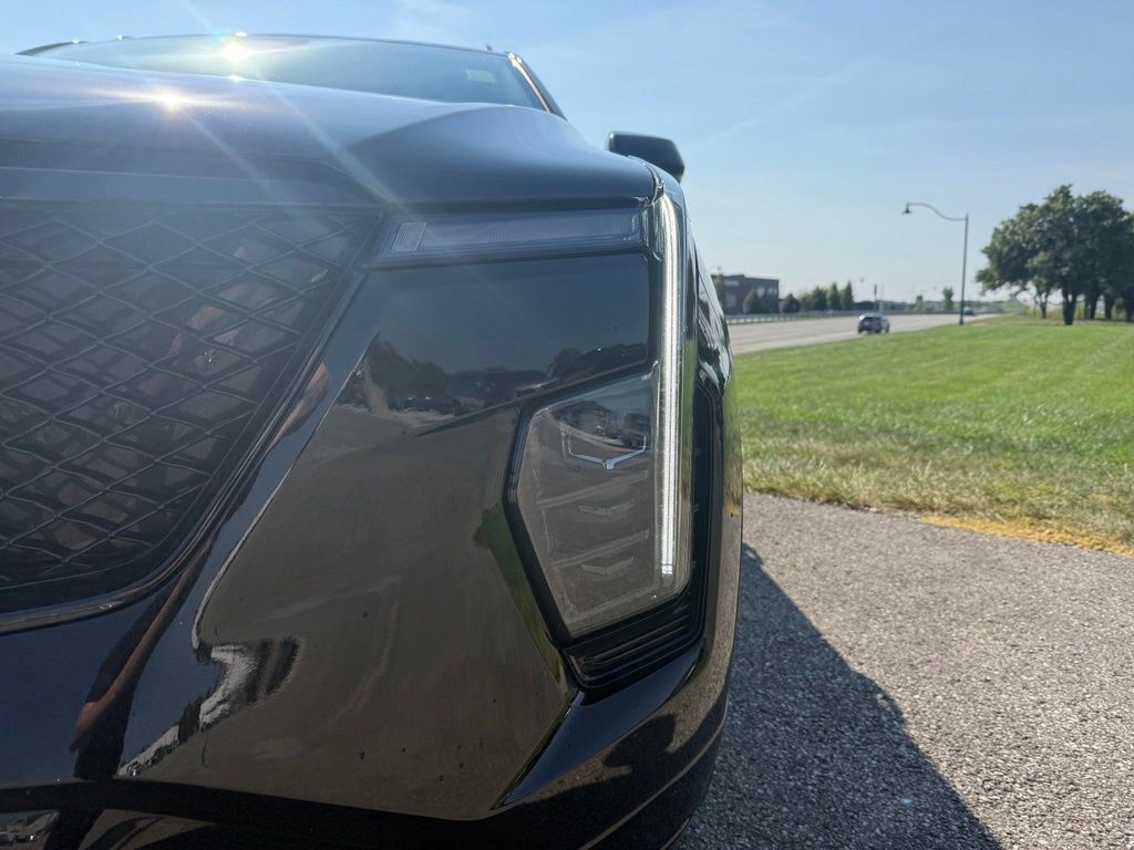 Certified 2024 Cadillac XT4 Sport AWD/4WD image 10