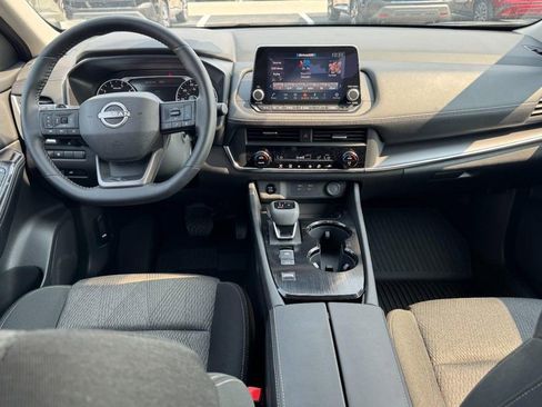 Used 2025 Nissan Rogue SV FWD image 11