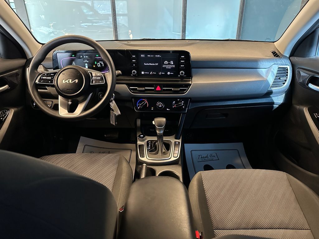Used 2024 Kia Seltos LX AWD/4WD image 9