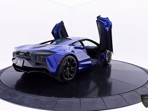 Used 2025 McLaren Artura RWD image 26