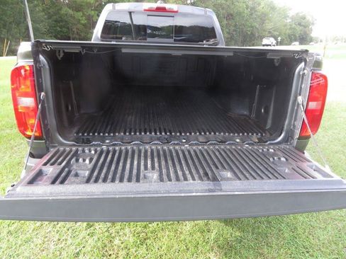 Used 2017 Chevrolet Colorado LT w/ LT Convenience Package RWD image 12