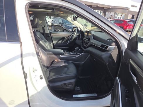 Used 2022 Toyota Highlander Limited image 15
