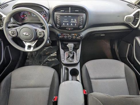 Used 2021 Kia Soul LX image 17