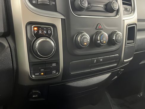 Used 2019 RAM 1500 Classic SLT AWD/4WD image 22