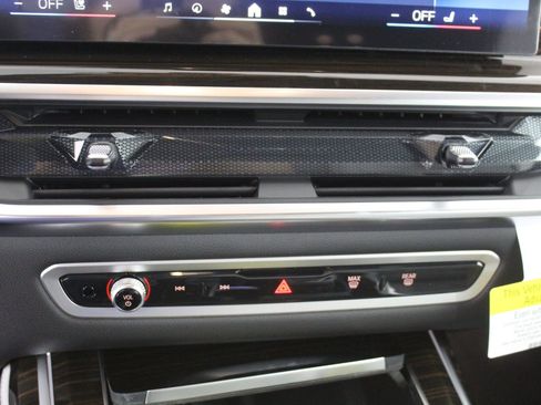 New 2026 BMW X7 xDrive40i w/ Premium Package image 16