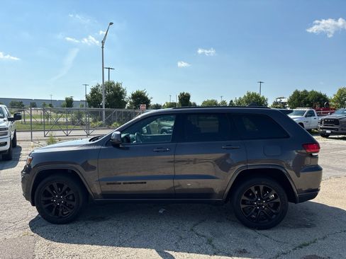 Used 2020 Jeep Grand Cherokee Altitude AWD/4WD image 9