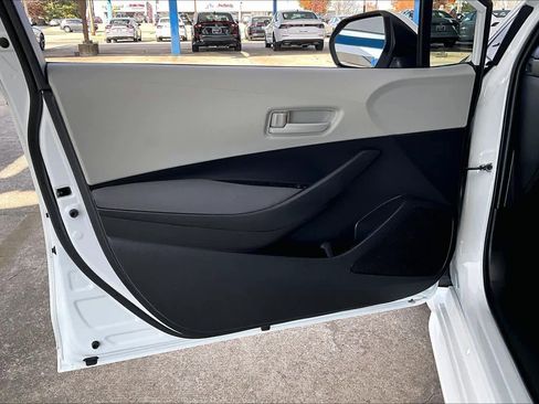 Used 2022 Toyota Corolla LE image 21