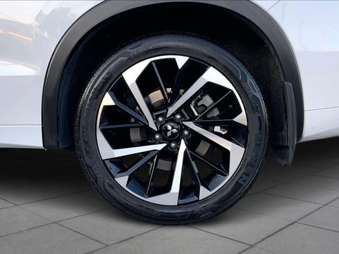 Used 2023 Mitsubishi Outlander SEL image 8