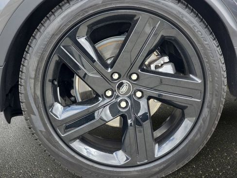Certified 2025 Land Rover Discovery S AWD/4WD image 36