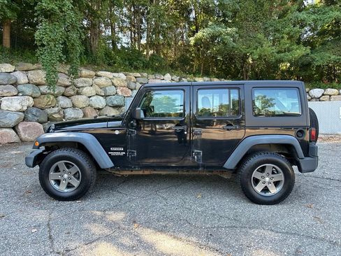 Used 2012 Jeep Wrangler Unlimited Sport w/ PWR Convenience Group AWD/4WD image 2