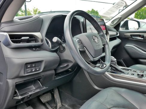 Used 2021 Toyota Highlander Limited AWD/4WD image 25