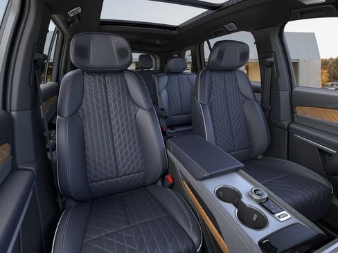 New 2026 Cadillac Vistiq Premium Luxury AWD/4WD image 16