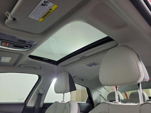 New 2025 Hyundai Elantra Limited image 26