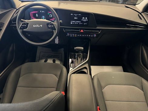 Used 2025 Kia Niro LX FWD image 9