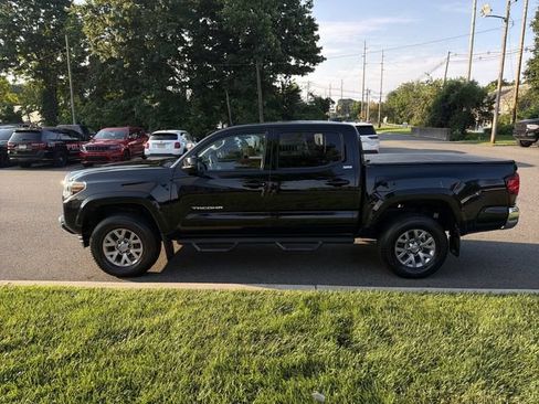 Used 2018 Toyota Tacoma SR5 AWD/4WD image 5