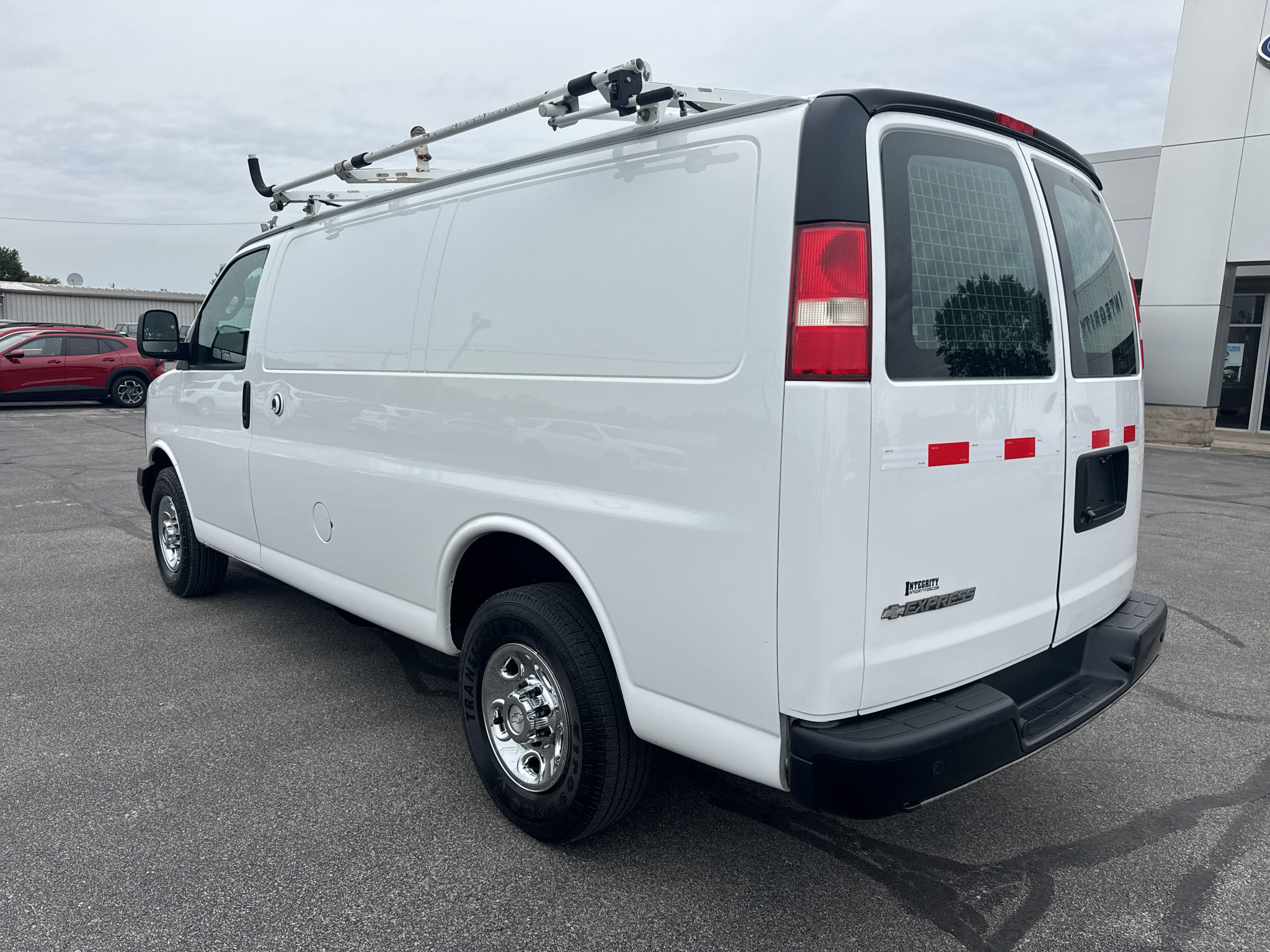 Used 2017 Chevrolet Express 2500 RWD image 6