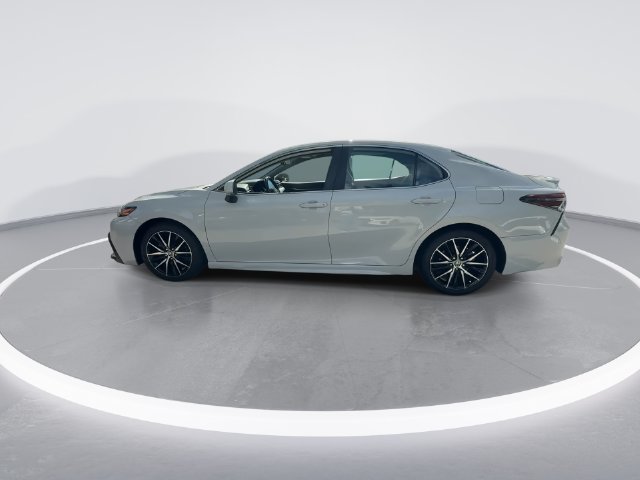 Used 2022 Toyota Camry SE w/ Convenience Package FWD image 5
