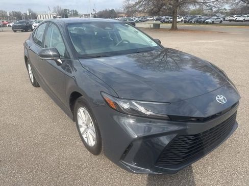 Used 2025 Toyota Camry LE image 7
