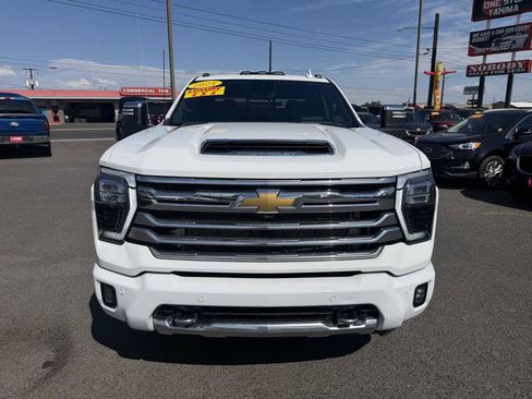 Used 2024 Chevrolet Silverado 3500 High Country w/ High Country Premium Package AWD/4WD image 2
