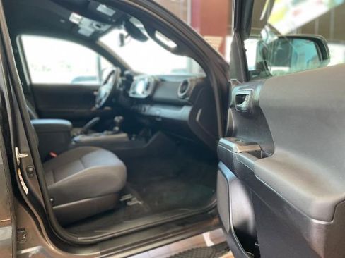 Used 2019 Toyota Tacoma TRD Off-Road image 26