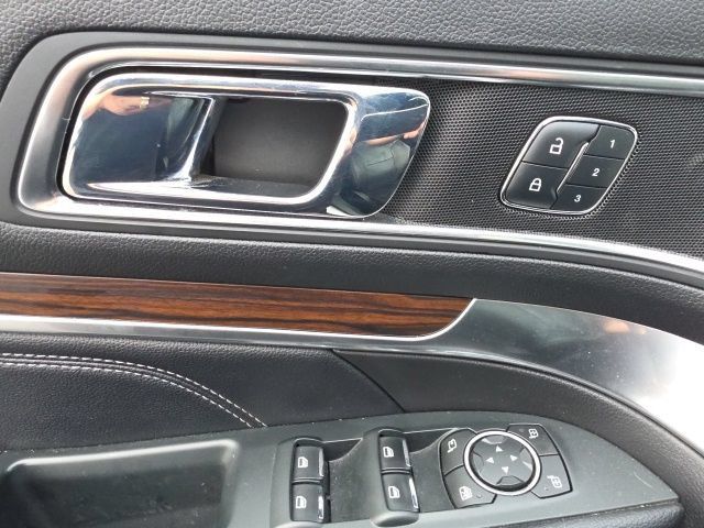 Used 2018 Ford Explorer Limited w/ Equipment Group 301A AWD/4WD image 17