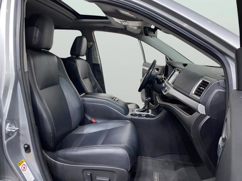 Used 2017 Toyota Highlander XLE image 11