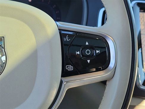 Used 2023 Volvo XC90 B6 Plus image 24