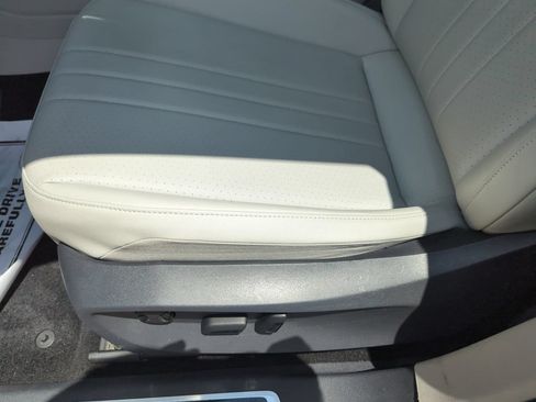Used 2023 Volkswagen Tiguan SE R-Line AWD/4WD image 34