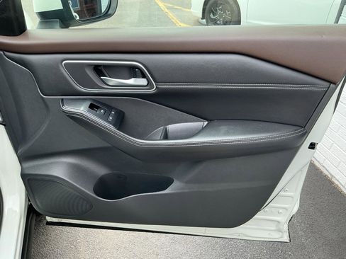 Used 2021 Nissan Rogue SV w/ Premium Package FWD image 26