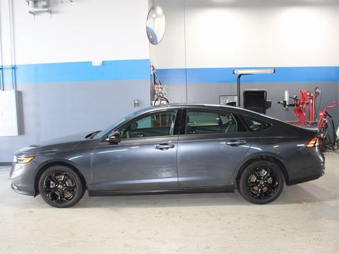 Used 2025 Honda Accord SE image 13