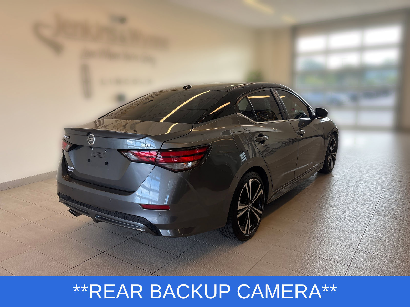 Used 2022 Nissan Sentra SR FWD image 2