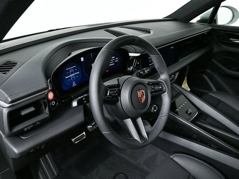 New 2025 Porsche Macan 4S Electric image 4