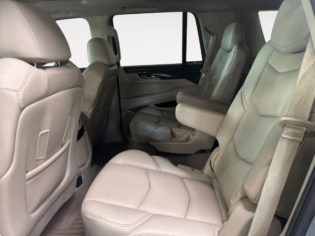 Used 2018 Cadillac Escalade Luxury AWD/4WD image 24