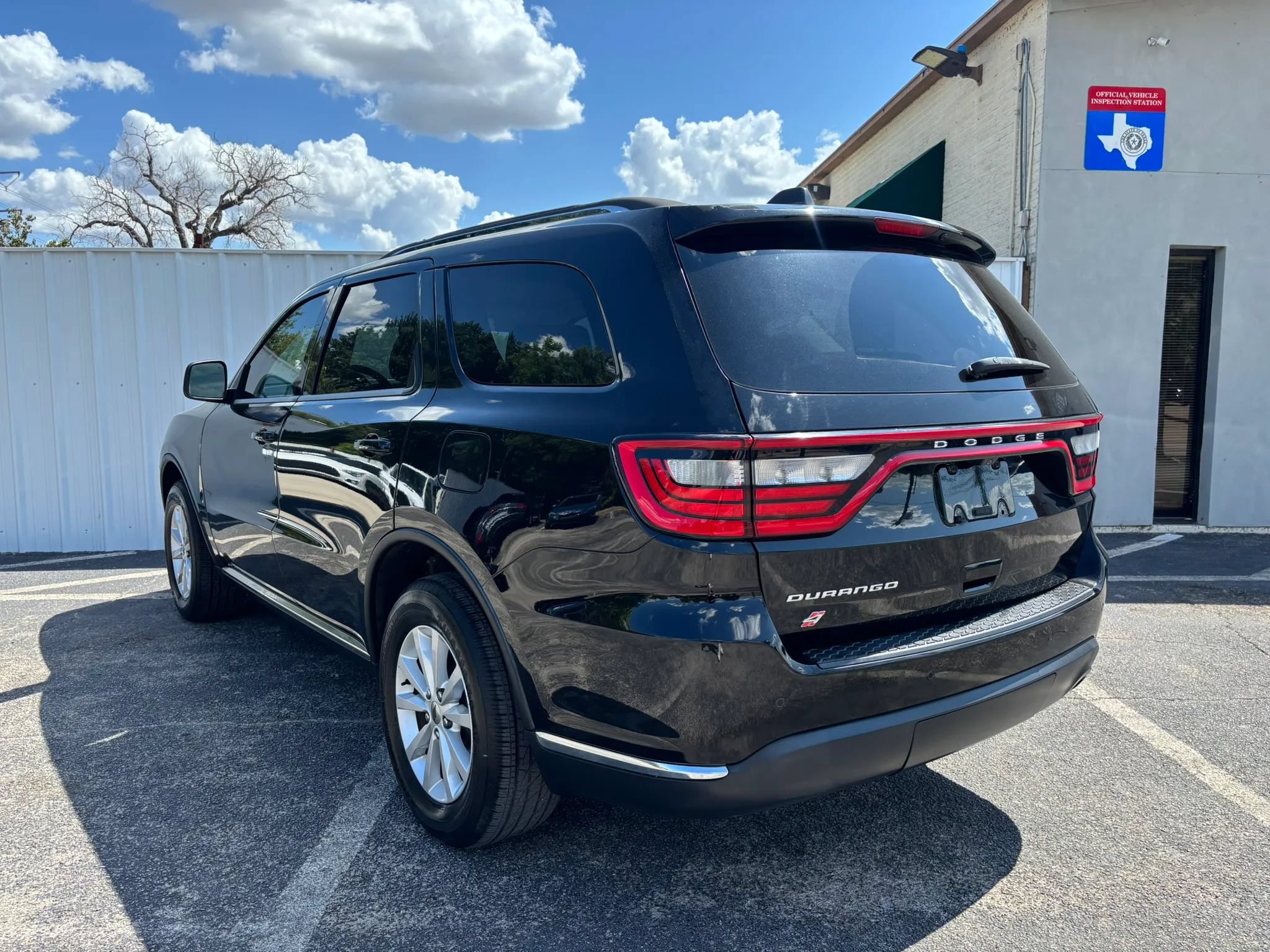 Used 2019 Dodge Durango SXT AWD/4WD image 3