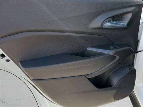 New 2026 Chevrolet Trax LT image 18