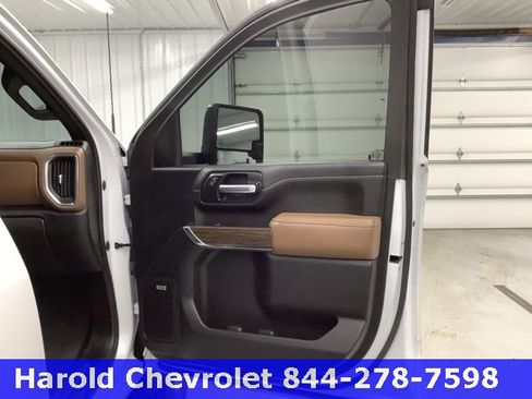 Used 2021 Chevrolet Silverado 2500 High Country w/ Technology Package image 10