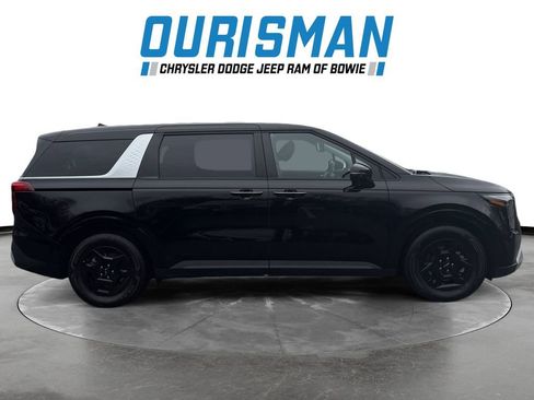 Used 2025 Kia Carnival image 7