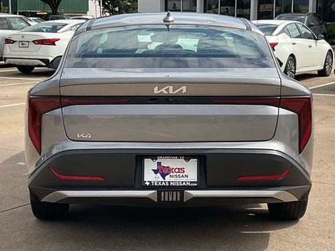 Used 2025 Kia K4 FWD image 5