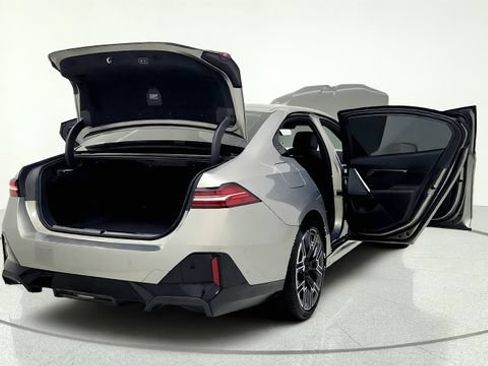 Used 2026 BMW i5 eDrive40 w/ M Sport Package RWD image 18