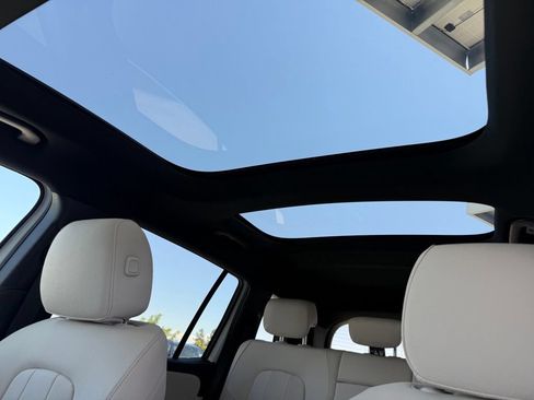 New 2026 Mercedes-Benz GLB 250 image 2