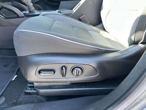 Used 2022 Chevrolet TrailBlazer LT w/ Sun and Liftgate Package image 11