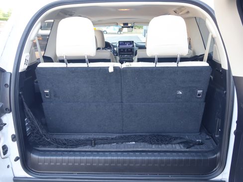 Used 2023 Lexus GX 460 Premium w/ Accessory Package AWD/4WD image 37