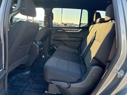 Used 2025 GMC Acadia Elevation image 14